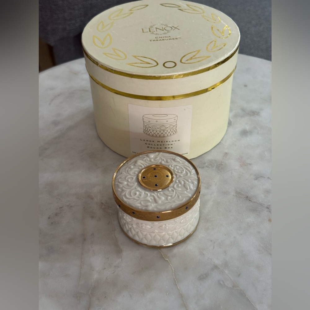 Lenox heirloom round box collection.